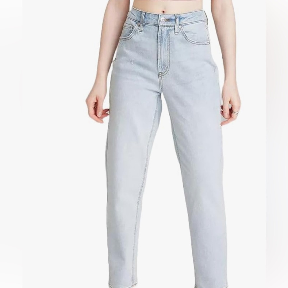 Sz 6/27” inseam Suoer High waisted tapered jean women light wash stretchy